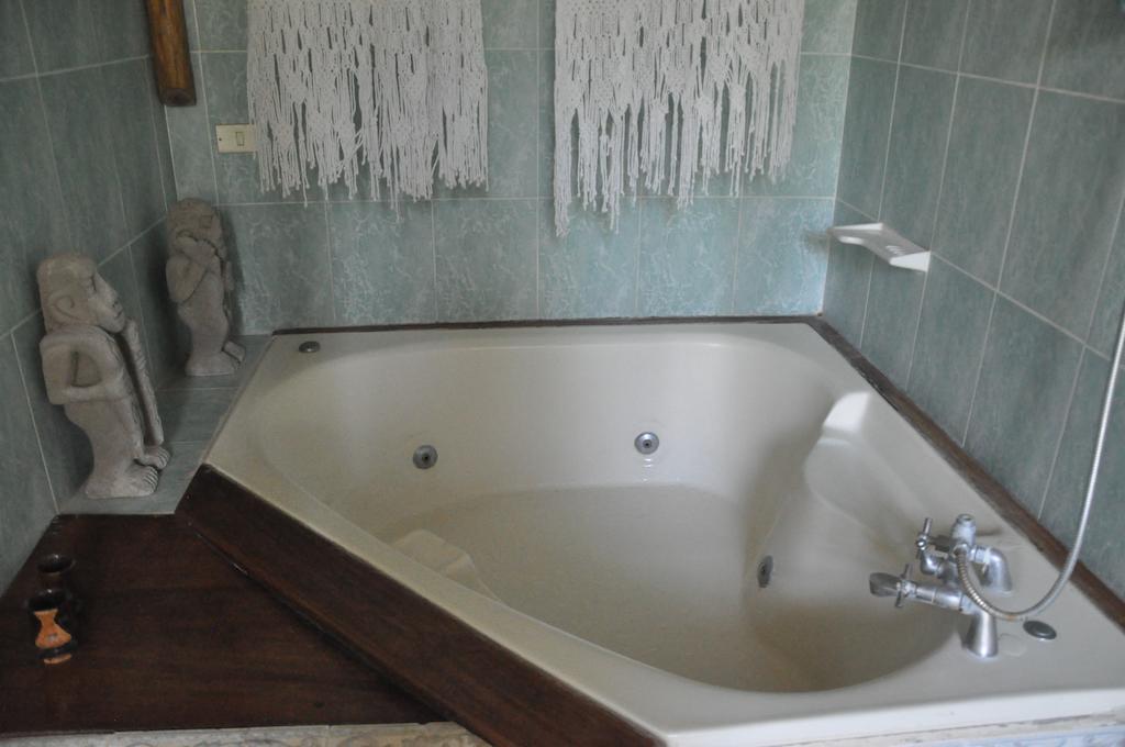 Hacienda La Isla Lodge Sarapiqui Bilik gambar